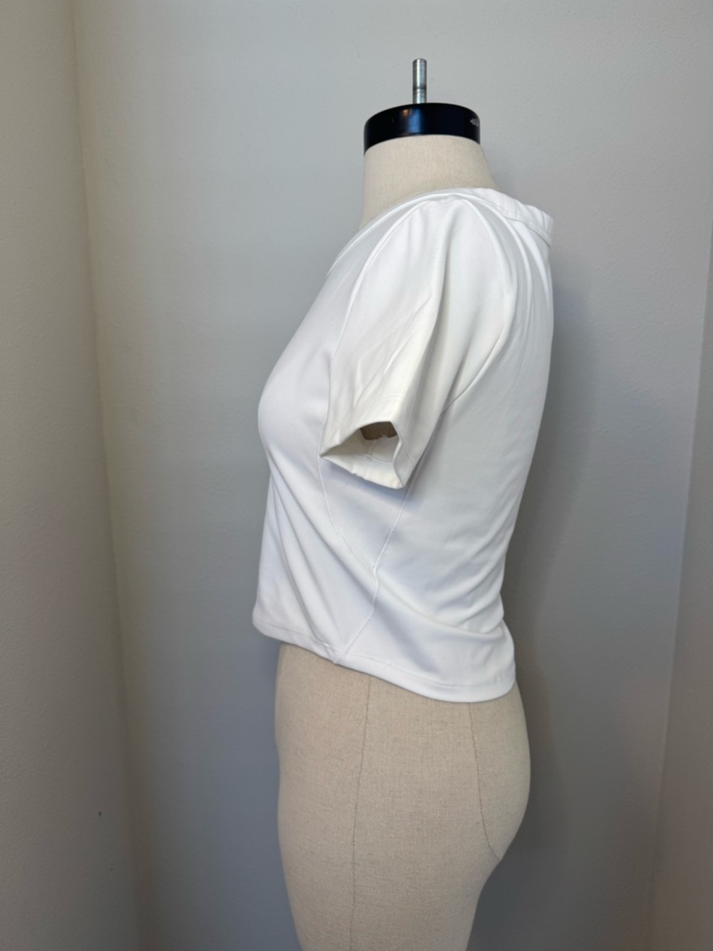 Nike White Short Sleeve Crop Tee - Picture 3 of 7